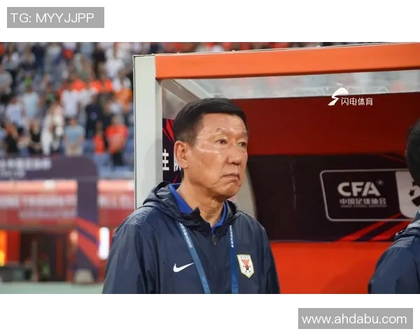 33岁中国足球明星因争议事件公开道歉引发球迷热议与媒体关注